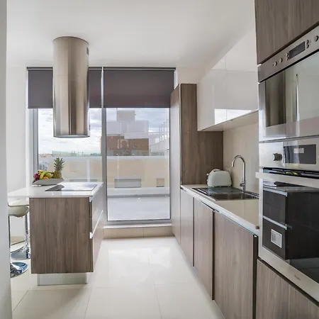 Bnbnova - Private Penthouse With Terrace Spinola Bay Appartement San Ġiljan