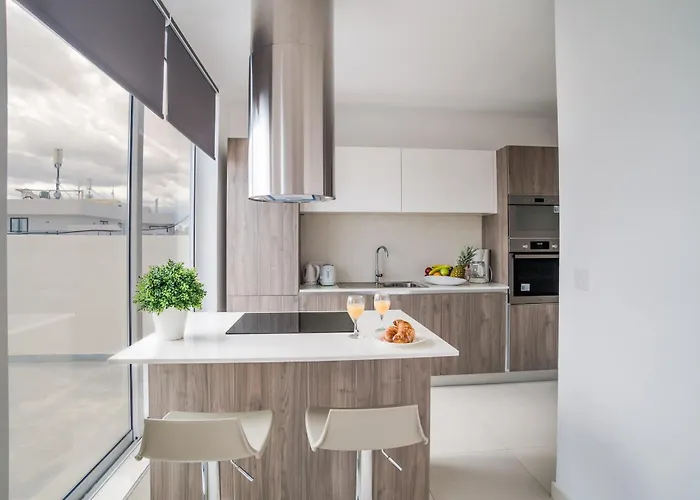 Bnbnova - Private Penthouse With Terrace Spinola Bay Apartment *