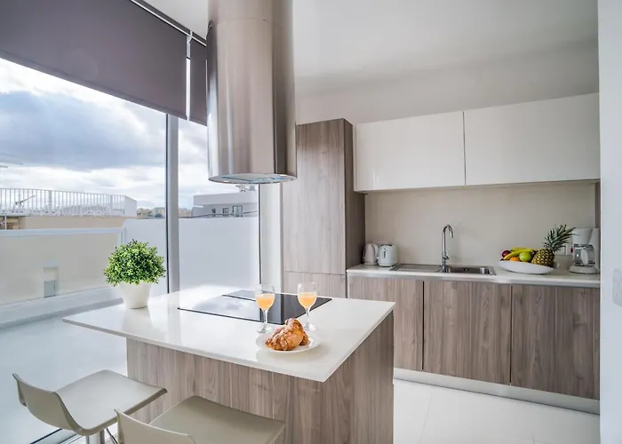 Bnbnova - Private Penthouse With Terrace Spinola Bay Apartment *